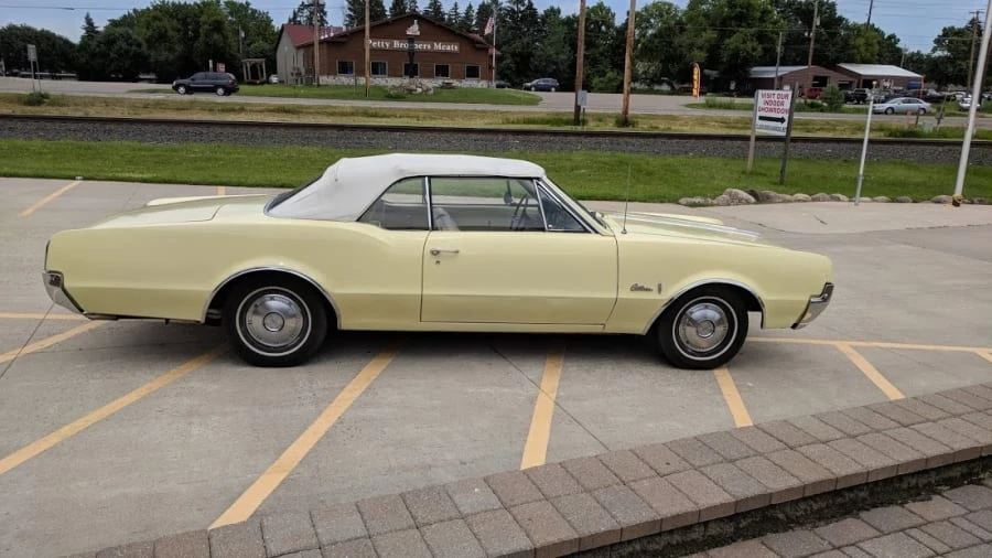 1967 Oldsmobile Cutlass 2nd Gen - Image 8 of 9