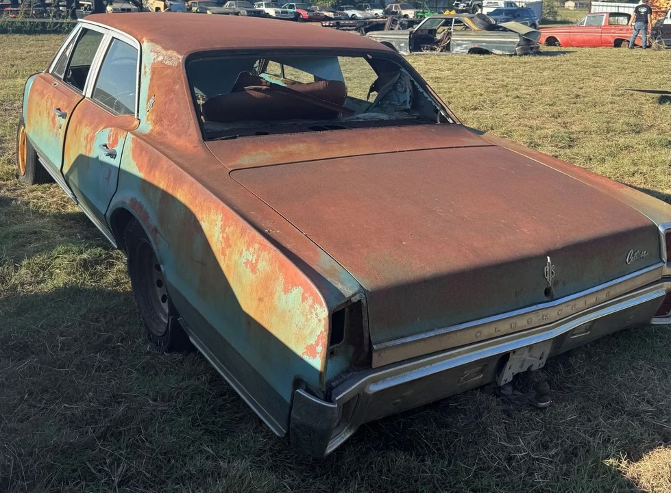 1967 Oldsmobile Cutlass 2nd Gen - Image 10 of 12