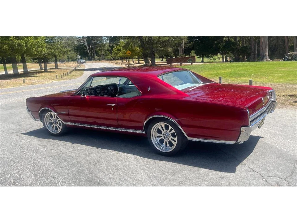 1967 Oldsmobile Cutlass Supreme - Image 4 of 26