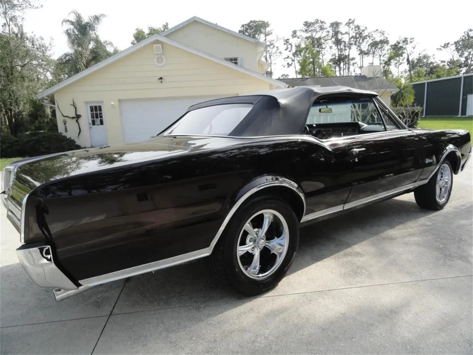 1967 Oldsmobile Cutlass Supreme - Image 12 of 31