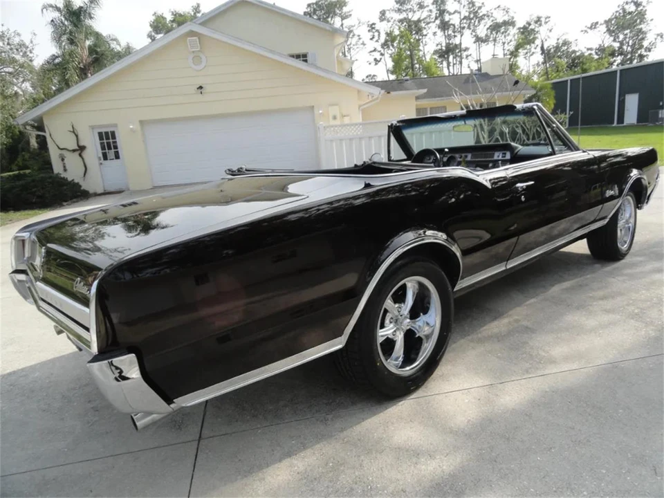 1967 Oldsmobile Cutlass Supreme - Image 15 of 31