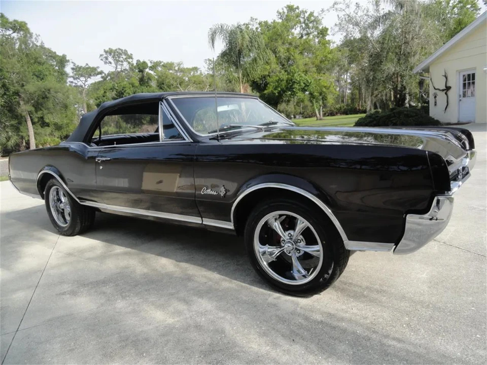 1967 Oldsmobile Cutlass Supreme - Image 16 of 31
