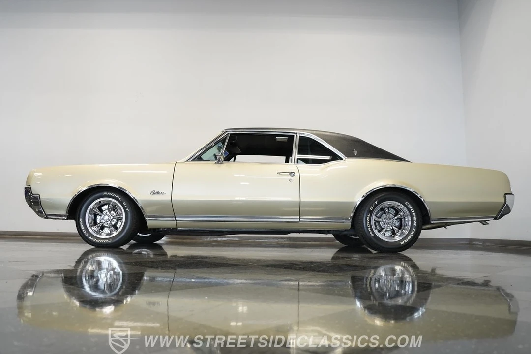 1967 Oldsmobile Cutlass Supreme - Image 10 of 12