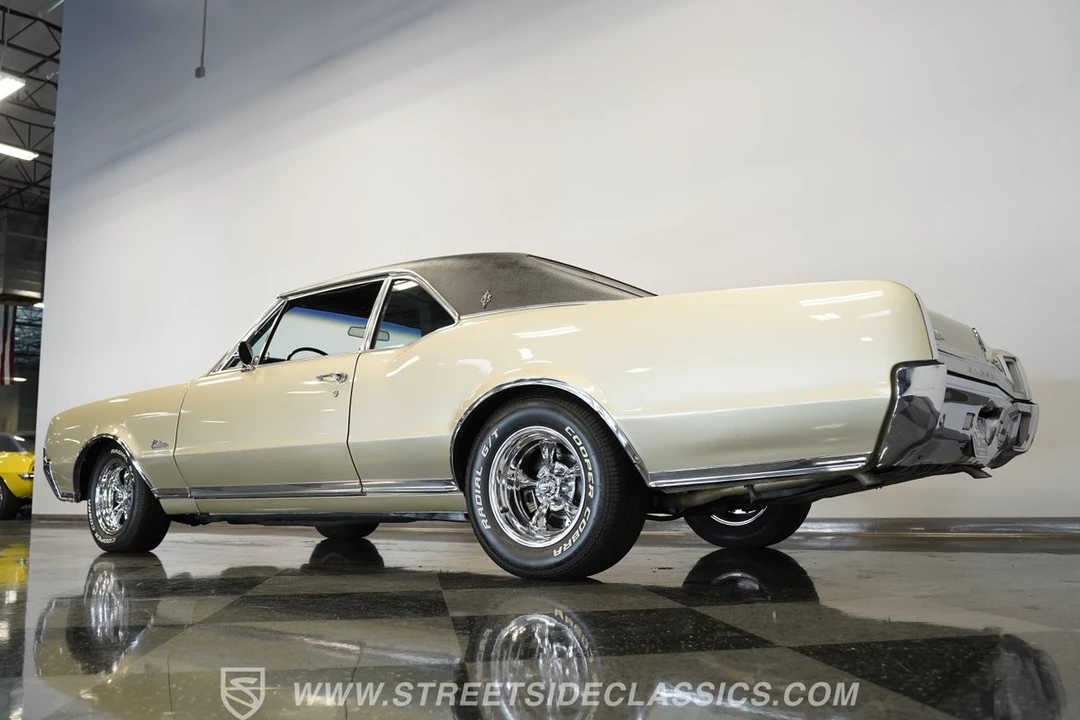 1967 Oldsmobile Cutlass Supreme - Image 11 of 12