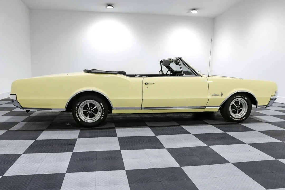 1967 Oldsmobile Cutlass Supreme - Image 12 of 21