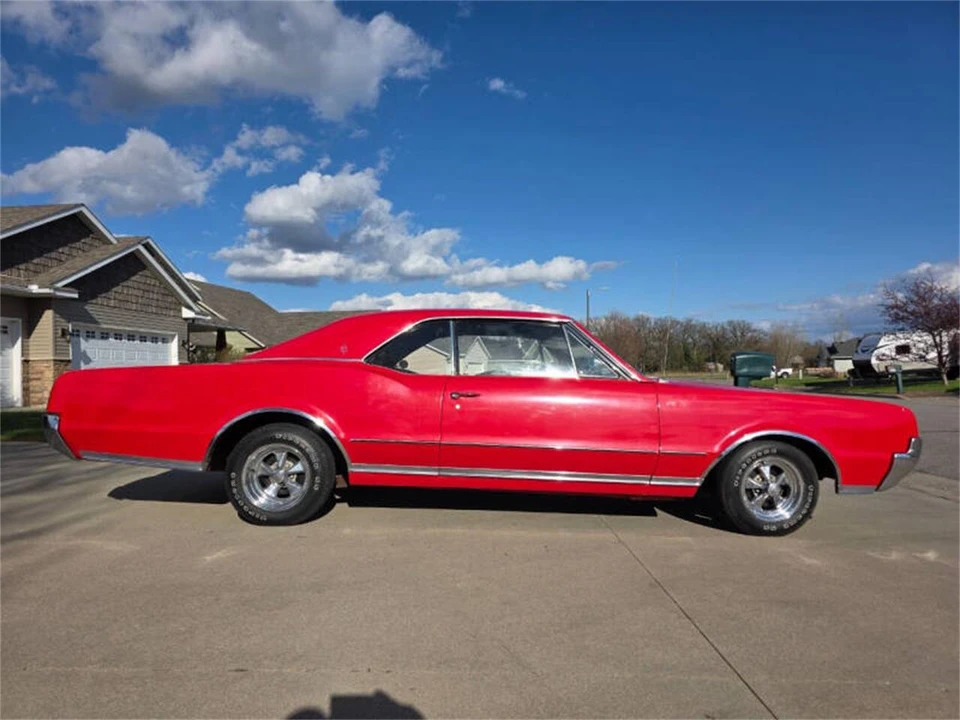 1967 Oldsmobile Cutlass Supreme - Image 13 of 31