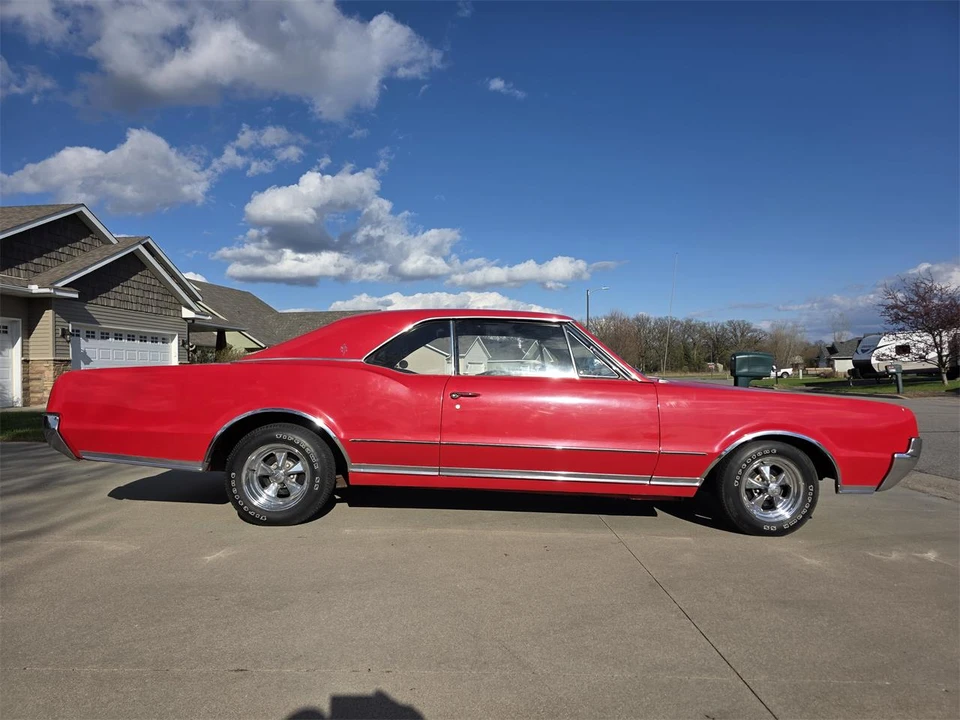 1967 Oldsmobile Cutlass Supreme - Image 9 of 31