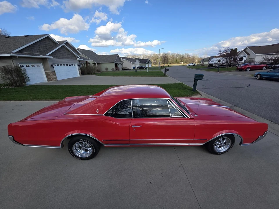 1967 Oldsmobile Cutlass Supreme - Image 14 of 31