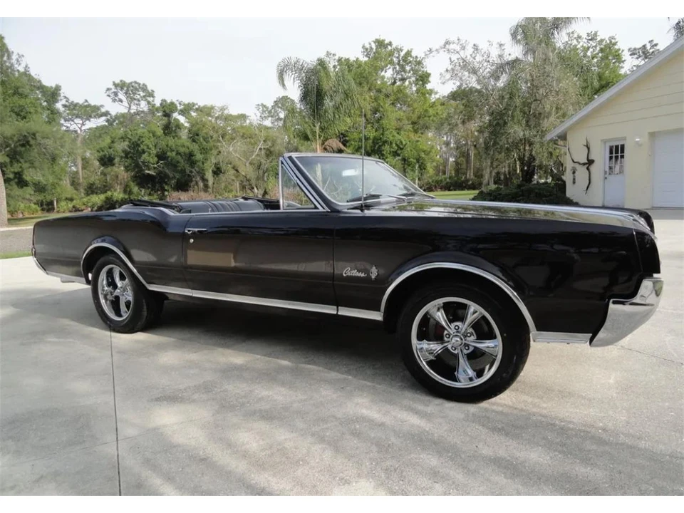 1967 Oldsmobile Cutlass Supreme - Image 25 of 31