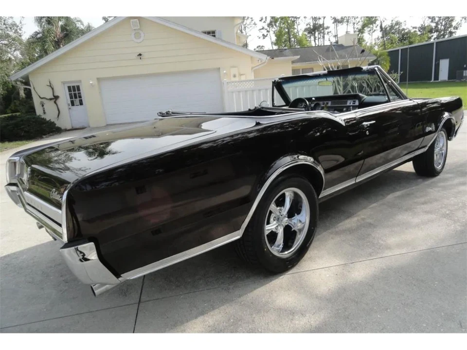 1967 Oldsmobile Cutlass Supreme - Image 26 of 31
