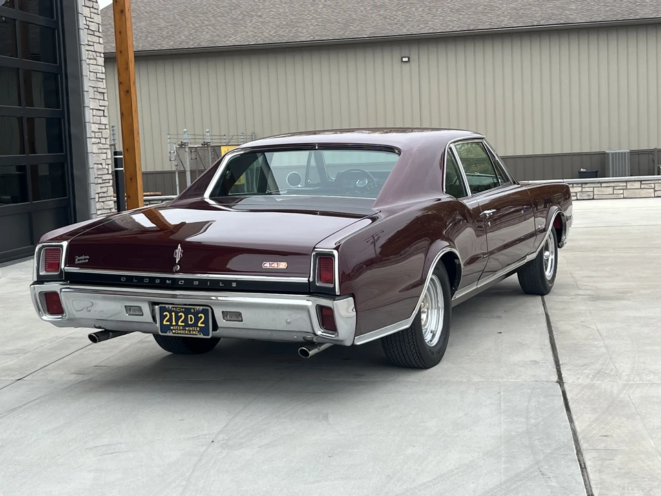 1967 Oldsmobile Cutlass Supreme - Image 13 of 31