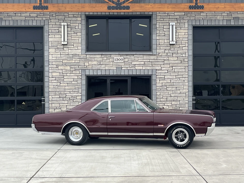 1967 Oldsmobile Cutlass Supreme - Image 10 of 31