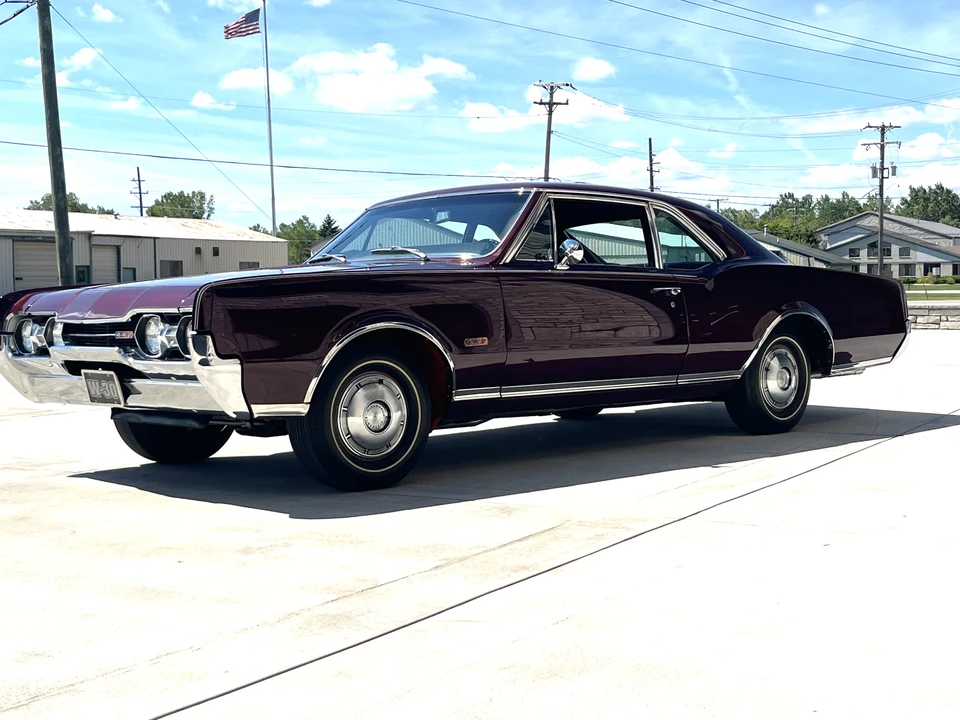 1967 Oldsmobile Cutlass Supreme - Image 4 of 31