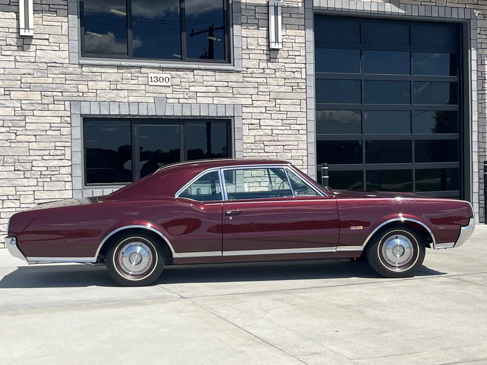 1967 Oldsmobile Cutlass Supreme - Image 21 of 31