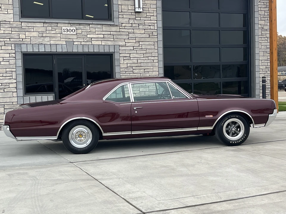 1967 Oldsmobile Cutlass Supreme - Image 9 of 31