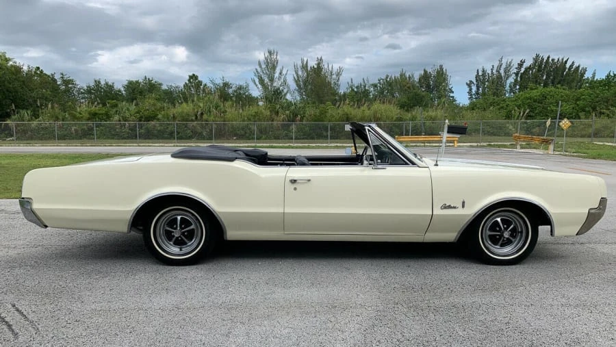 1967 Oldsmobile Cutlass Supreme - Image 9 of 12