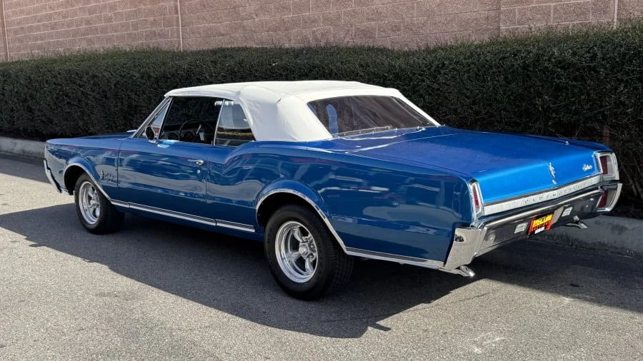 1967 Oldsmobile Cutlass Supreme - Image 3 of 8