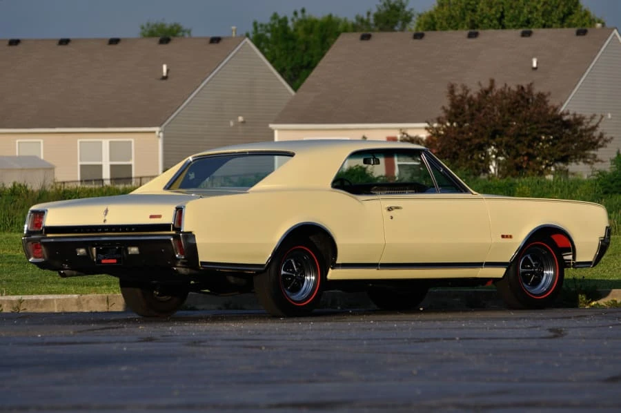 1967 Oldsmobile Cutlass Supreme - Image 11 of 12