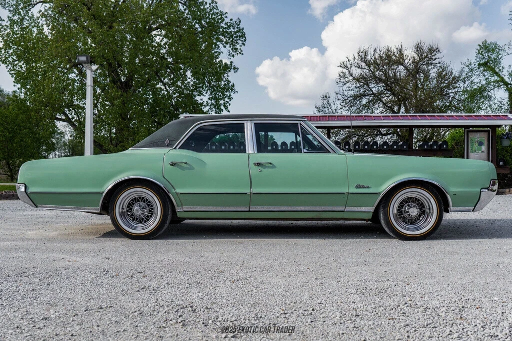 1967 Oldsmobile Cutlass Supreme - Image 9 of 12