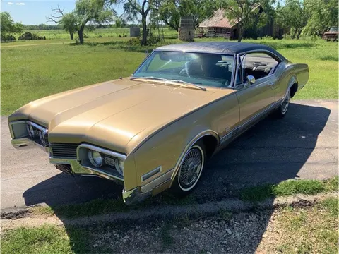 1967 Oldsmobile Delta 88 Custom Holiday Hardtop Coupe
