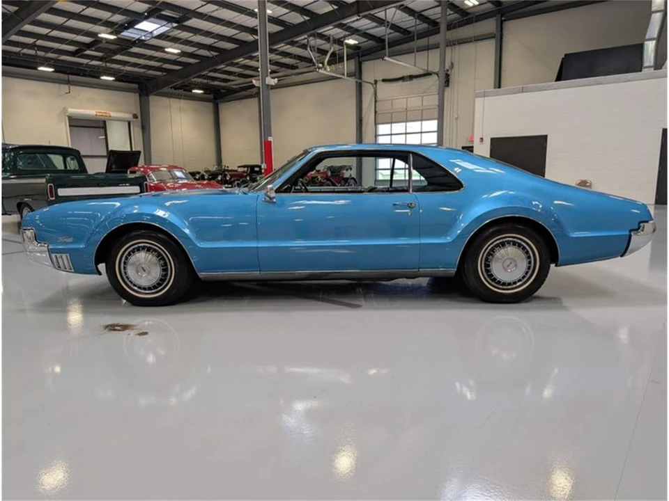 1967 Oldsmobile Toronado - Image 5 of 30