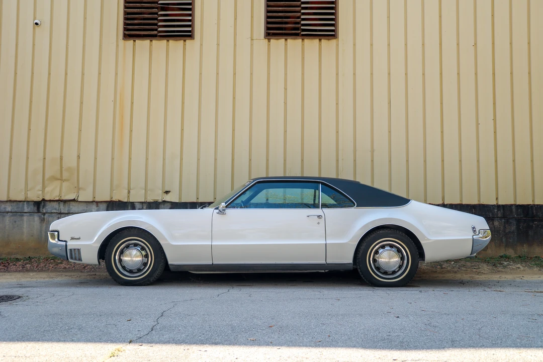 1967 Oldsmobile Toronado - Image 9 of 31