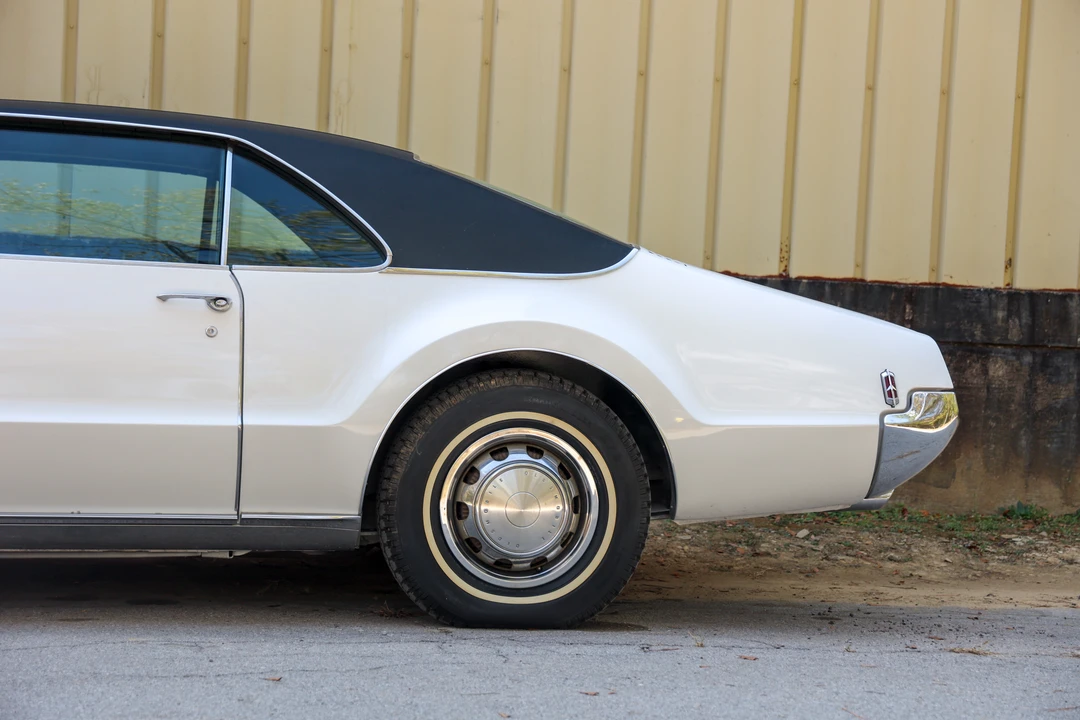 1967 Oldsmobile Toronado - Image 10 of 31