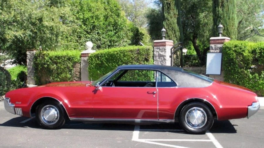 1967 Oldsmobile Toronado - Image 2 of 8