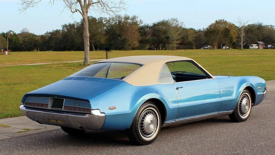 1967 Oldsmobile Toronado - Image 4 of 12