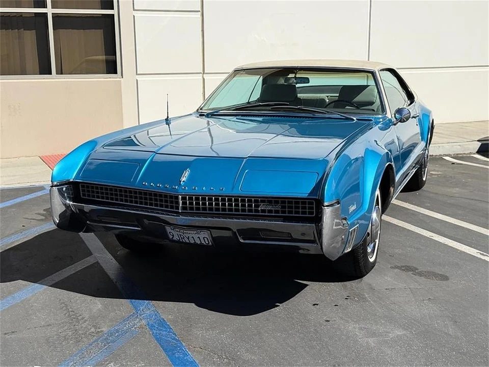 1967 Oldsmobile Toronado - Image 2 of 31