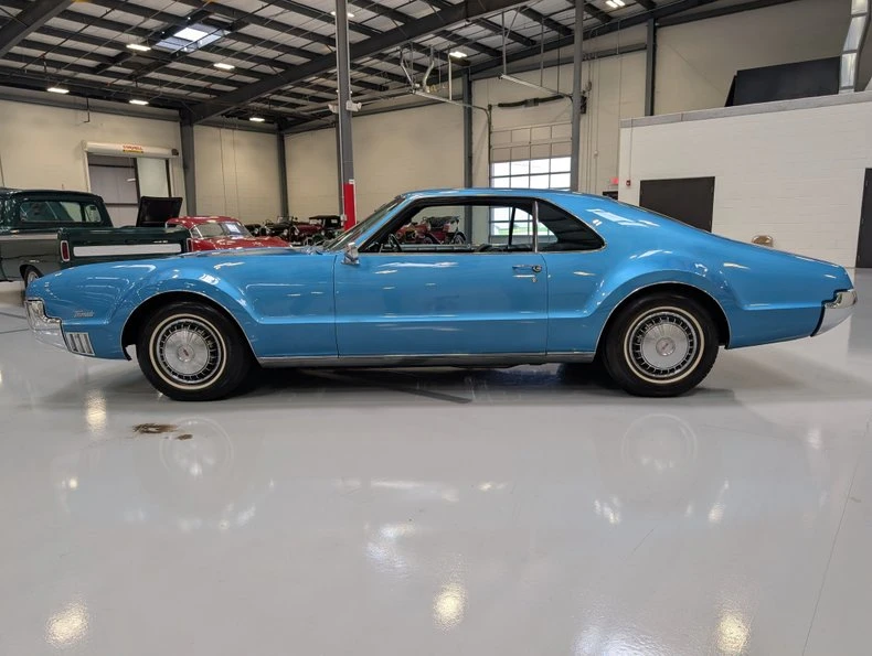 1967 Oldsmobile Toronado - Image 2 of 15