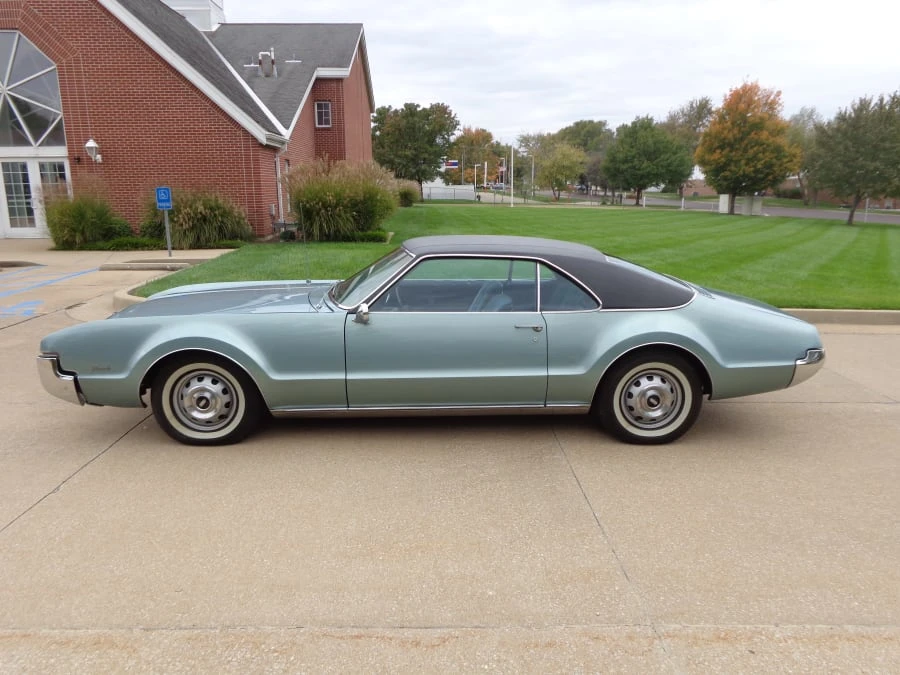 1967 Oldsmobile Toronado - Image 2 of 11