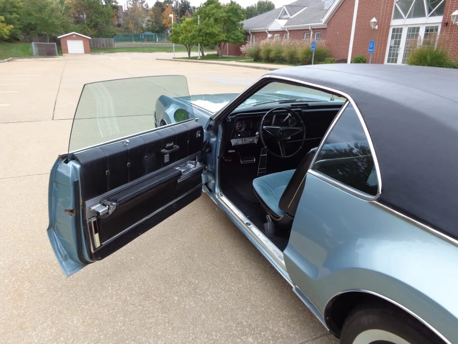 1967 Oldsmobile Toronado - Image 4 of 11