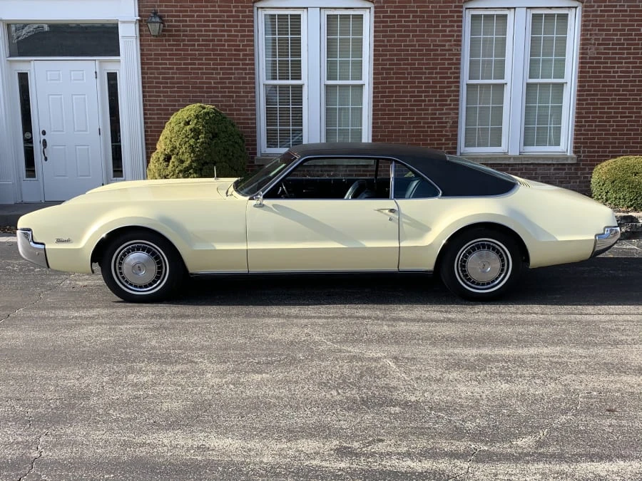 1967 Oldsmobile Toronado - Image 2 of 9