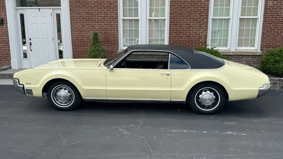 1967 Oldsmobile Toronado - Image 2 of 9