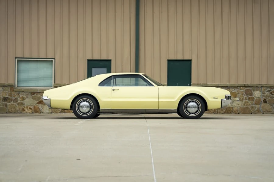 1967 Oldsmobile Toronado - Image 2 of 31