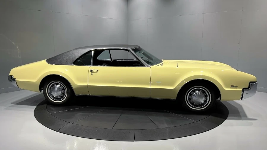 1967 Oldsmobile Toronado - Image 12 of 25