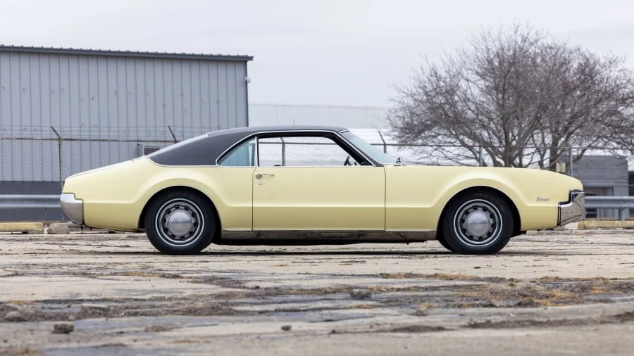 1967 Oldsmobile Toronado - Image 7 of 31