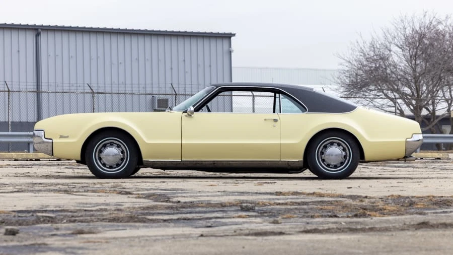 1967 Oldsmobile Toronado - Image 2 of 31