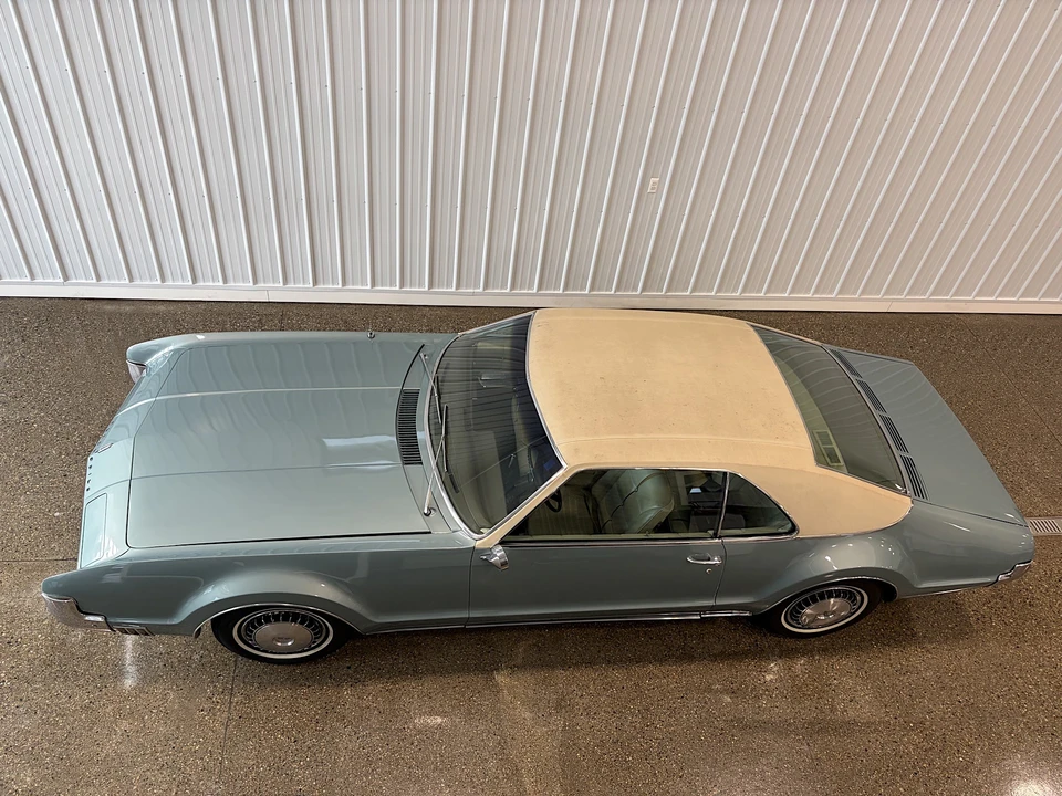 1967 Oldsmobile Toronado - Image 4 of 31
