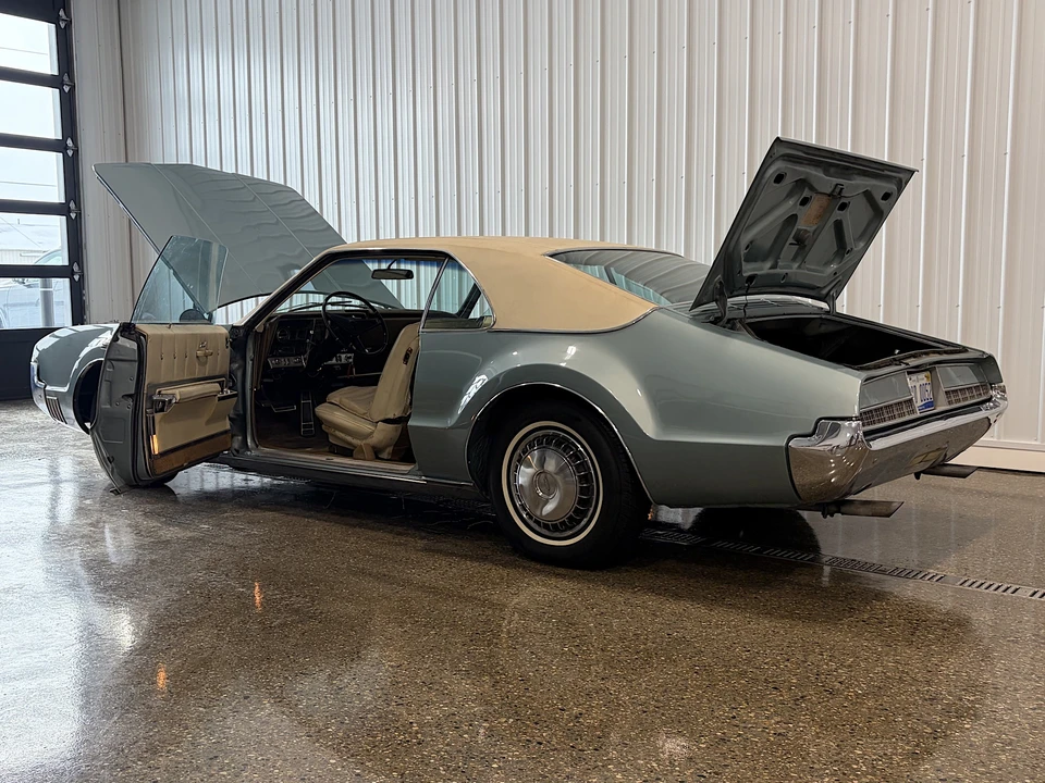 1967 Oldsmobile Toronado - Image 14 of 31