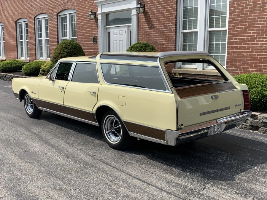 1967 Oldsmobile Vista Cruiser - Image 3 of 10