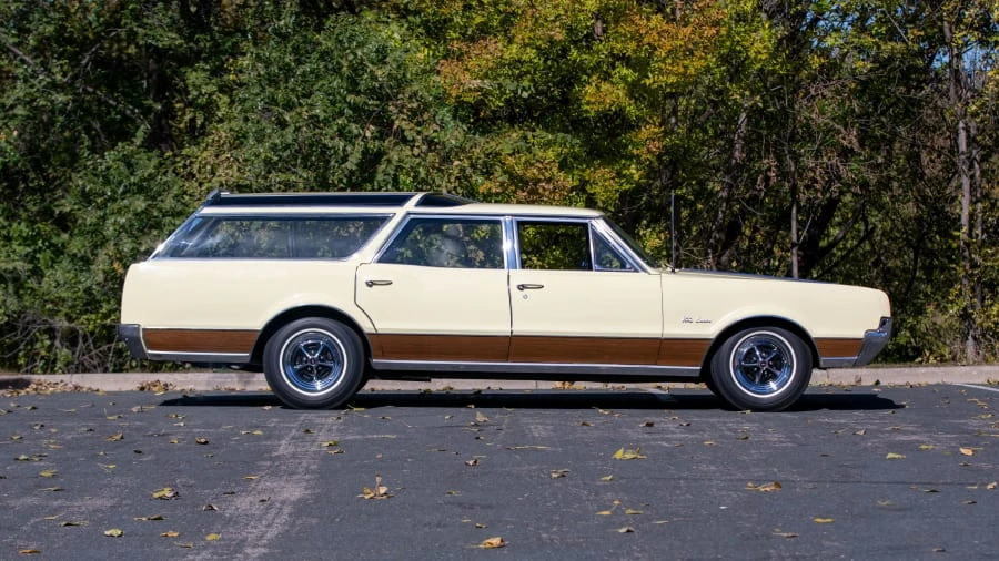 1967 Oldsmobile Vista Cruiser - Image 2 of 12
