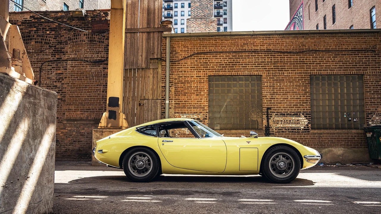 1967 Toyota 2000GT - Image 12 of 31