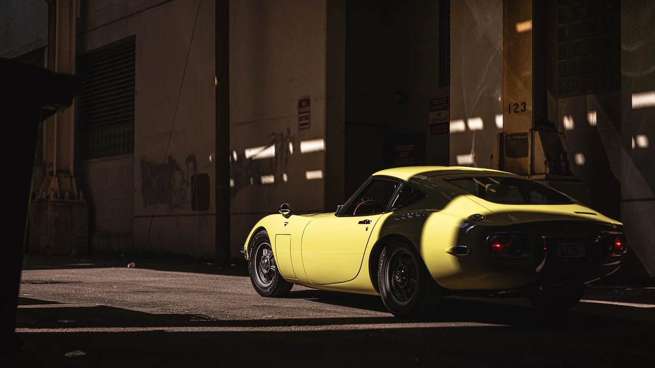 1967 Toyota 2000GT - Image 13 of 31