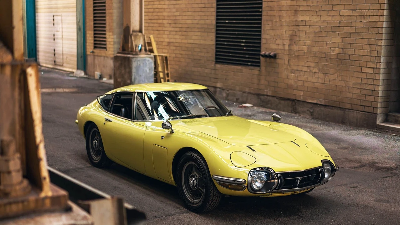 1967 Toyota 2000GT - Image 14 of 31