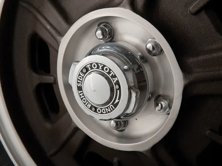 1967 Toyota 2000GT - Image 10 of 29