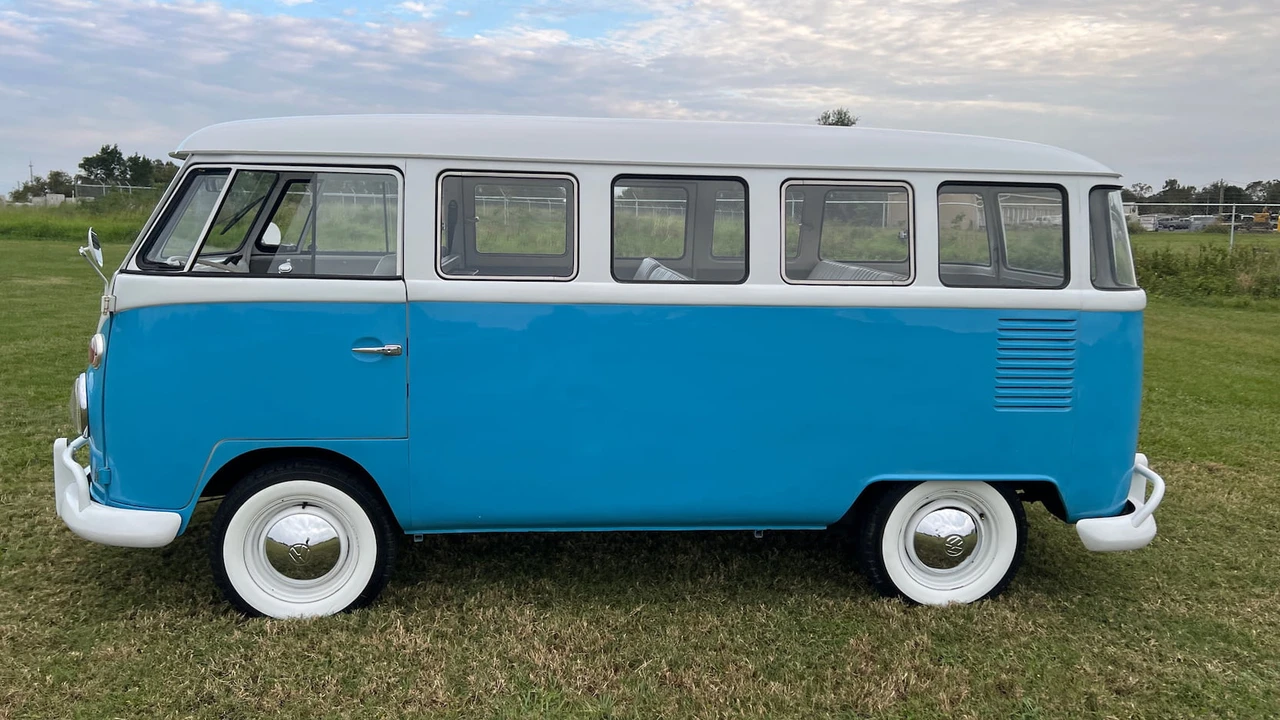 1967 Volkswagen Split-Window Bus - Image 2 of 14