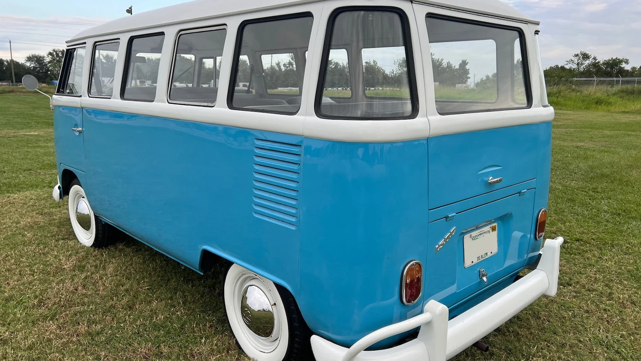 1967 Volkswagen Split-Window Bus - Image 3 of 14