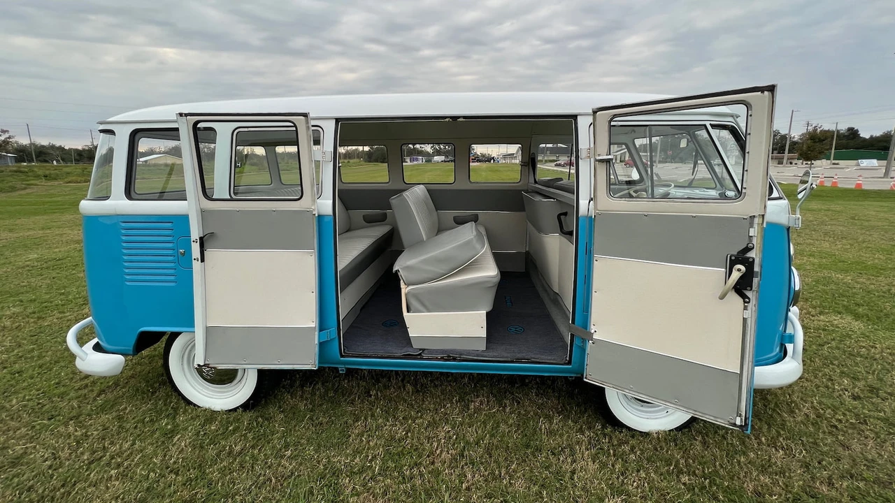 1967 Volkswagen Split-Window Bus - Image 10 of 14